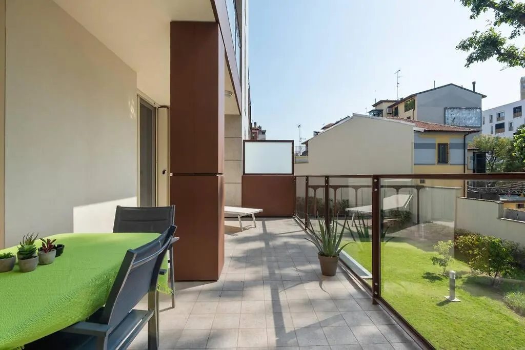 Easylife - Modern And Spacious Apt In Fiera City Life contacts